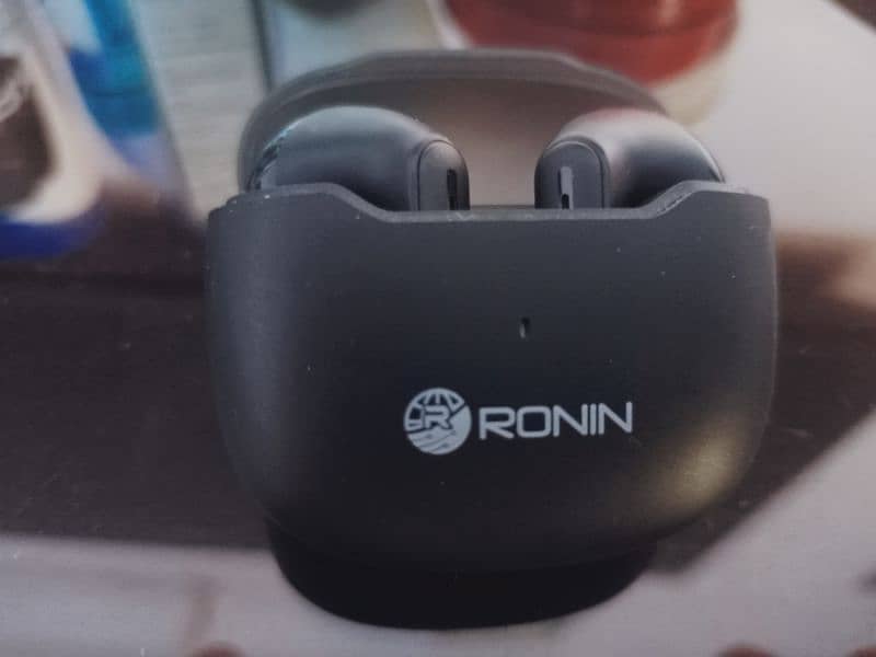 RONIN R-175 Earbuds 2