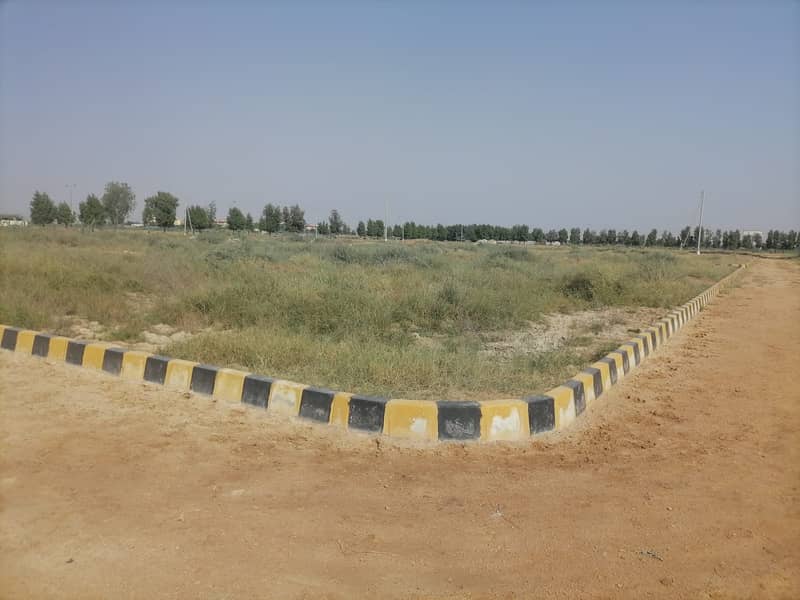 300 Sq Yards Corner Plot For Sale 1