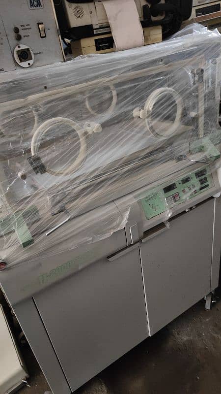 Baby incubator Imported japanese ,medicle equipment,ot light,oxygen,OT 4