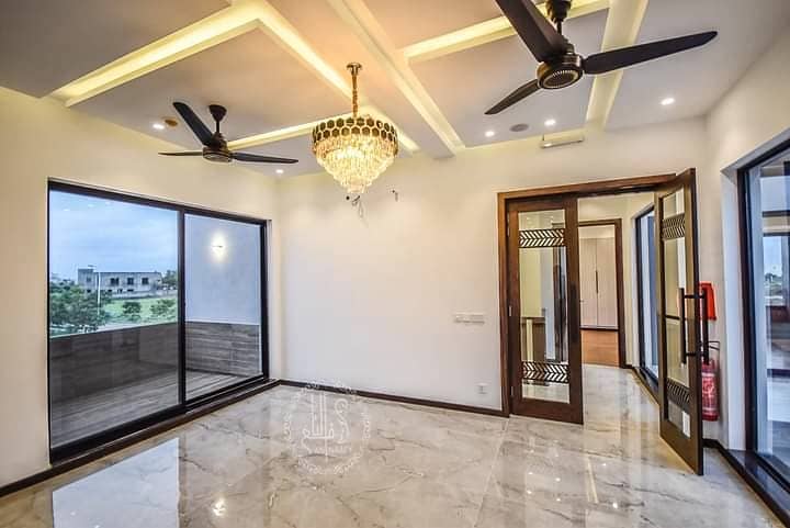 KANAL EYE CATCHING SUPER LUXURY BUNGALOW FOR RENT ON TOP LOCATION 6