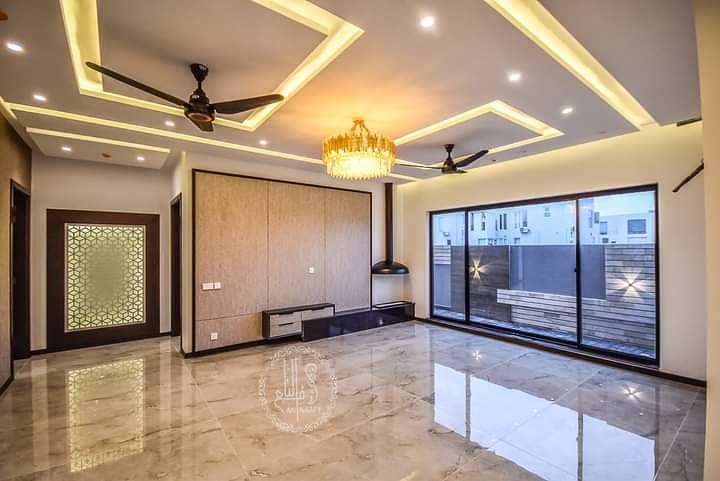 KANAL EYE CATCHING SUPER LUXURY BUNGALOW FOR RENT ON TOP LOCATION 12