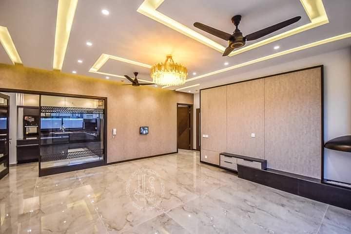 KANAL EYE CATCHING SUPER LUXURY BUNGALOW FOR RENT ON TOP LOCATION 13