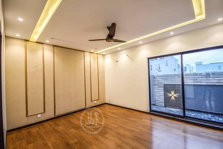 KANAL EYE CATCHING SUPER LUXURY BUNGALOW FOR RENT ON TOP LOCATION 14