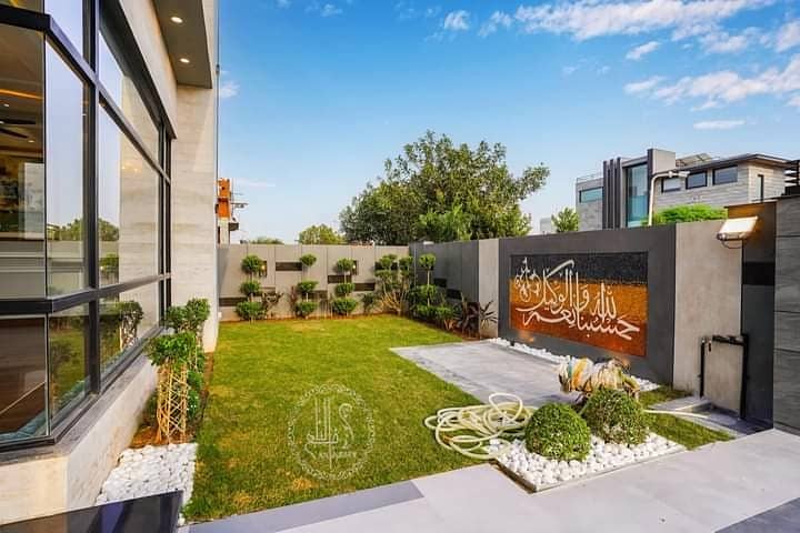 KANAL EYE CATCHING SUPER LUXURY BUNGALOW FOR RENT ON TOP LOCATION 29