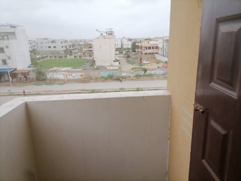 A Well Designed Corner Flat Is Up For Sale In An Ideal Location In Karachi 14