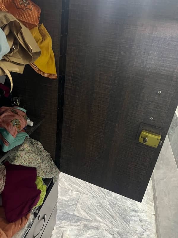 Almaari/ Wardrobe Excellent condition 1