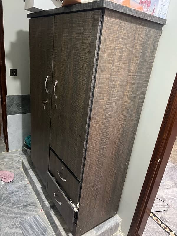 Almaari/ Wardrobe Excellent condition 2