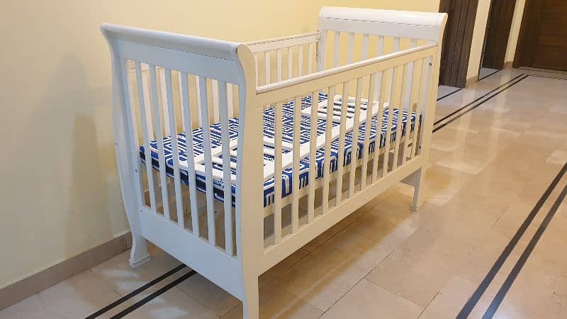 Baby cot by Graco for sale 0