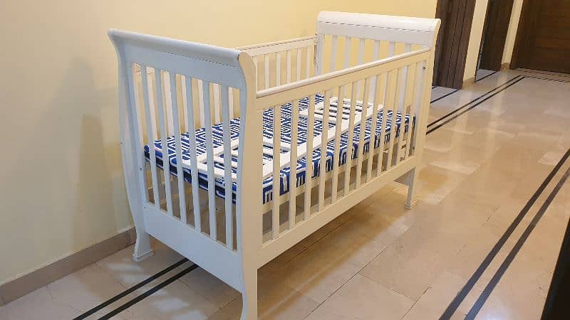 Baby cot by Graco for sale 1