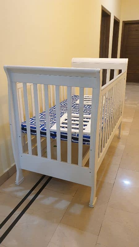 Baby cot by Graco for sale 2