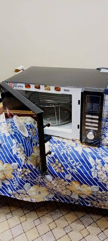 DW 128G Grilling Microwave Oven 1