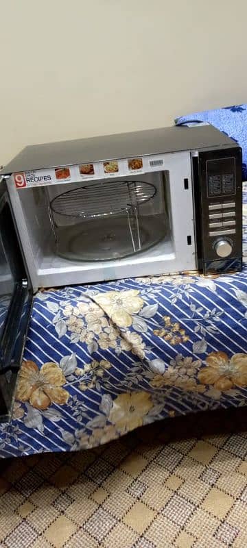 DW 128G Grilling Microwave Oven 2