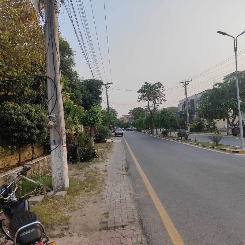 1 Kanal Main Boulevard House for sale PCSir phase 2 Lahore Pakistan 4