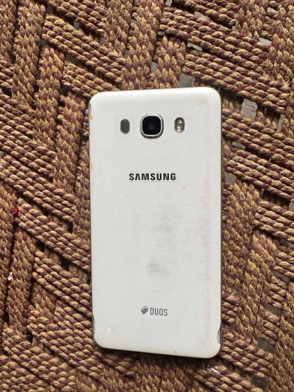 Samsung Galaxy j7 (2016) 4