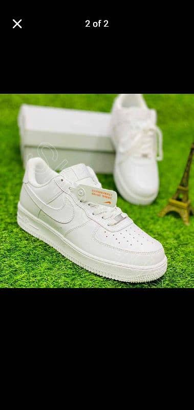 White sneakers 0