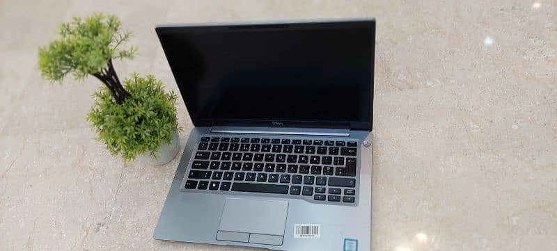 Dell Latitude 7400 1