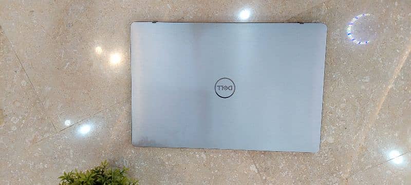 Dell Latitude 7400 9