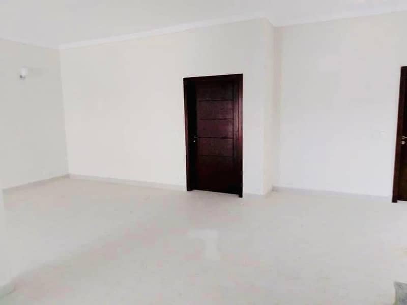 3Bed DDL 200sq yd Villa FOR SALE. All amenities nearby including Parks, Mosques and Gallery 2