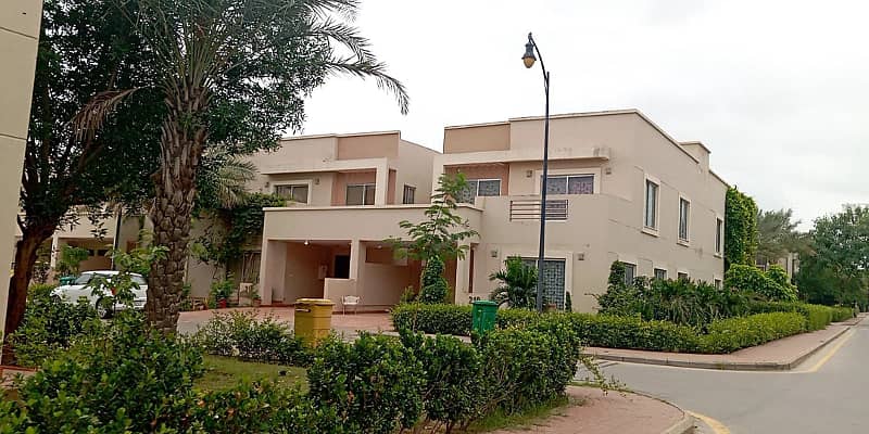 3Bed DDL 200sq yd Villa FOR SALE. All amenities nearby including Parks, Mosques and Gallery 8