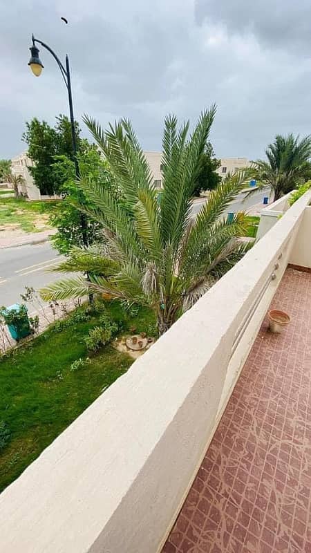 3Bed DDL 200sq yd Villa FOR SALE. All amenities nearby including Parks, Mosques and Gallery 12