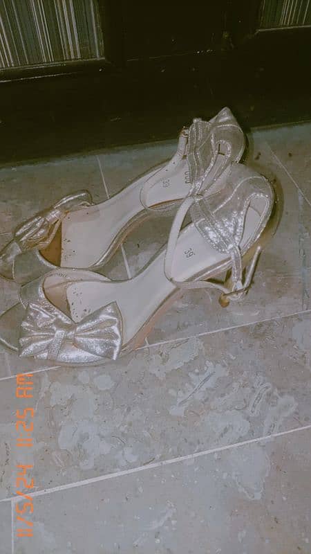 selling Shoes 4