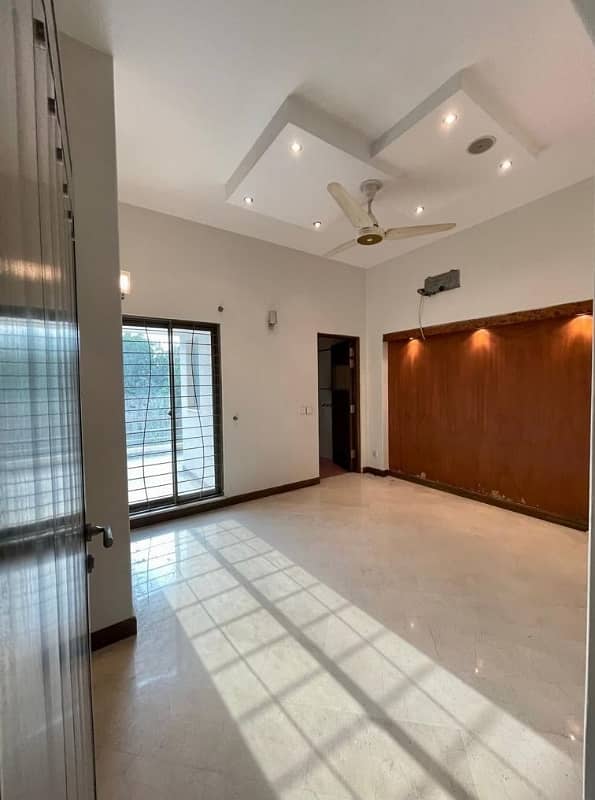 10 Marla Out Class Full House For Sale In DHA Phase 2,Block V, Lahore. 5