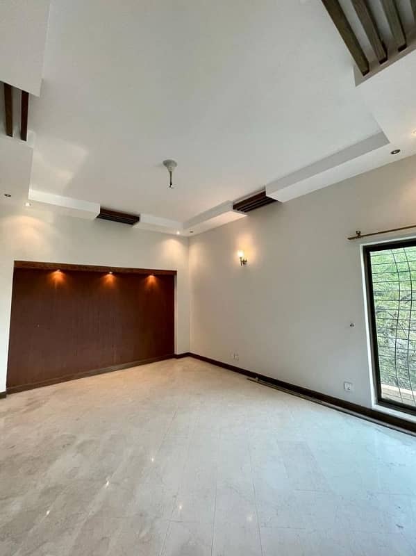 10 Marla Out Class Full House For Sale In DHA Phase 2,Block V, Lahore. 6