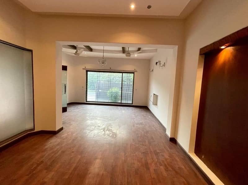 10 Marla Out Class Full House For Sale In DHA Phase 2,Block V, Lahore. 19