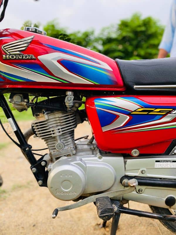 Honda 125 2022 model Punjab number ha smart card ha mara name par 1