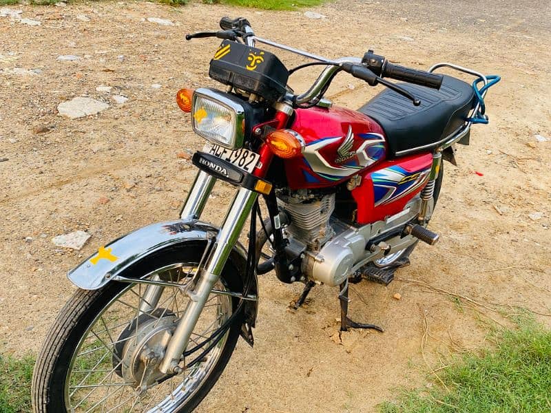 Honda 125 2022 model Punjab number ha smart card ha mara name par 6