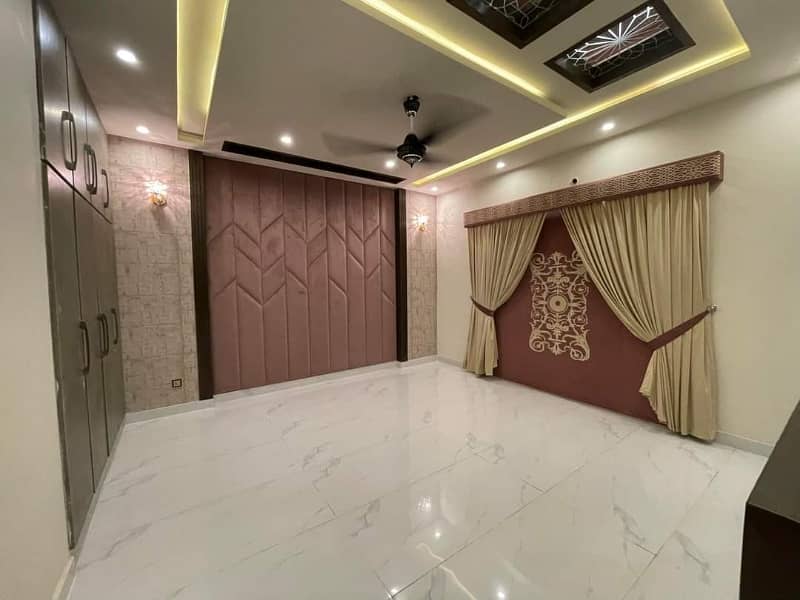 One Kanal House For Rent 3