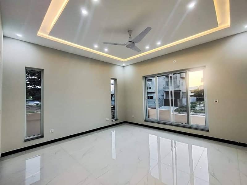 One Kanal House For Rent 20