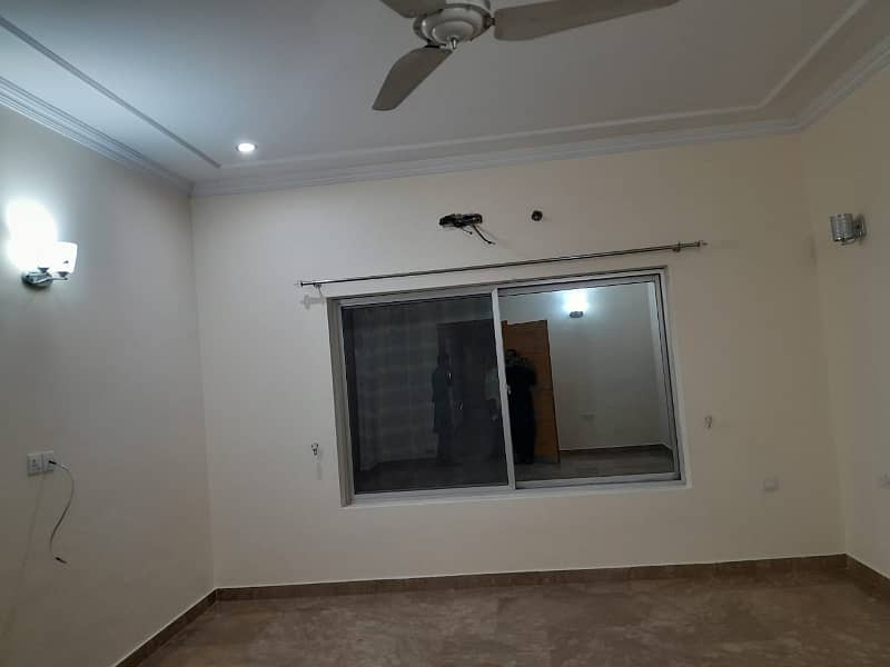 1 Kanal Upper Portion Available For Rent In DHA Phase 5 Block-A 8