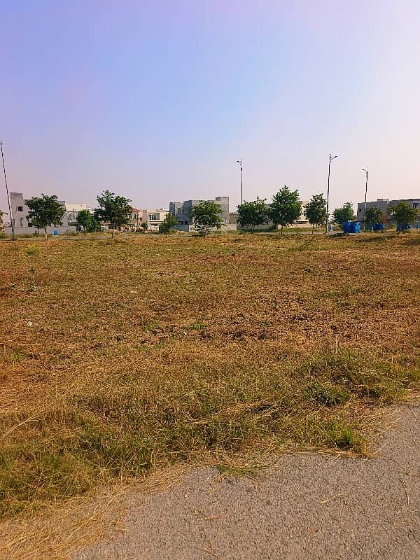 10 MARLA FACING PARK PLOT FOR SALE IN DHA PH-7 3