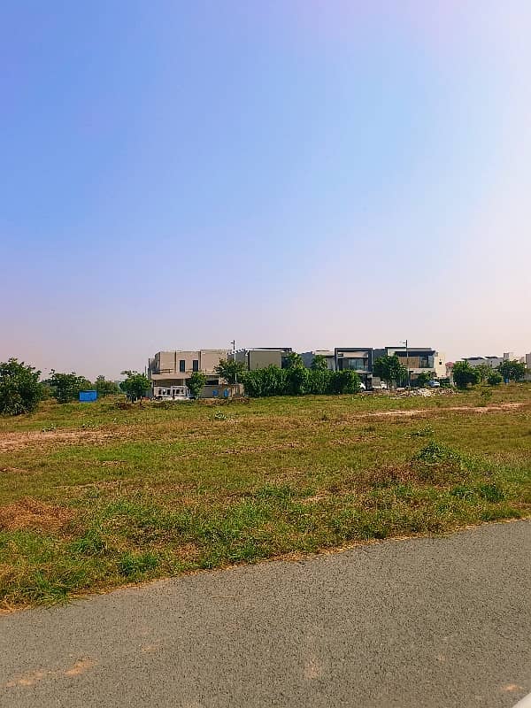 10 MARLA FACING PARK PLOT FOR SALE IN DHA PH-7 5