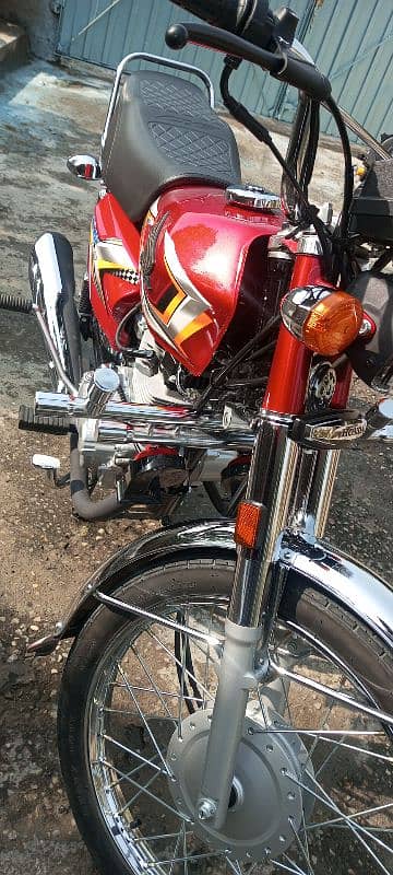 Honda 125 2025 red 0