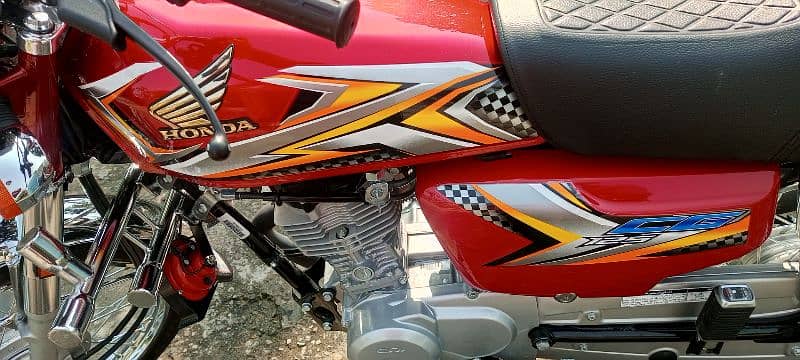 Honda 125 2025 red 1