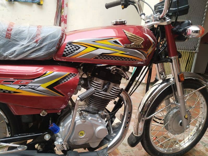 Honda 125 2k24 modle September ma nikli hai bikul new hai  2 tuning ha 5