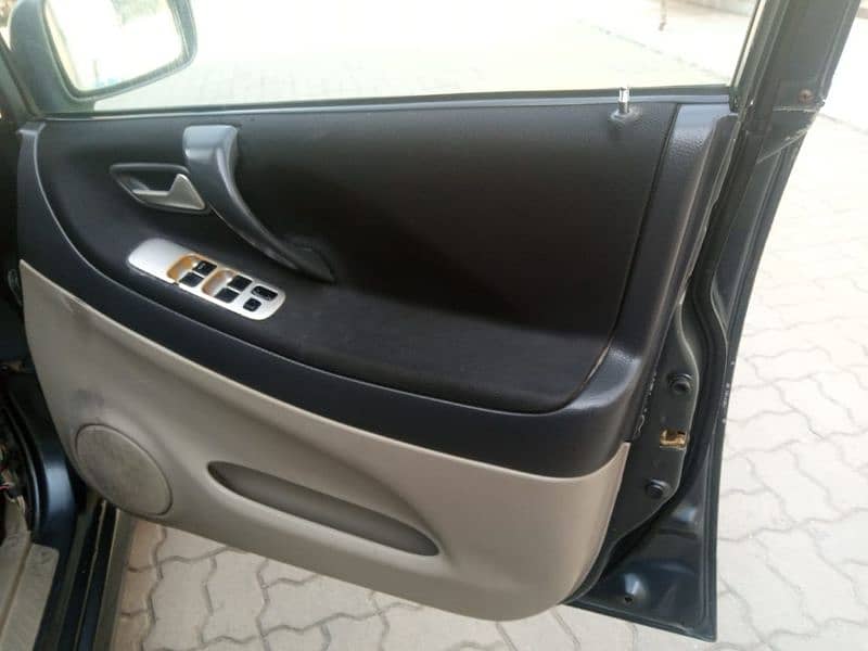 Suzuki Liana 2007 6