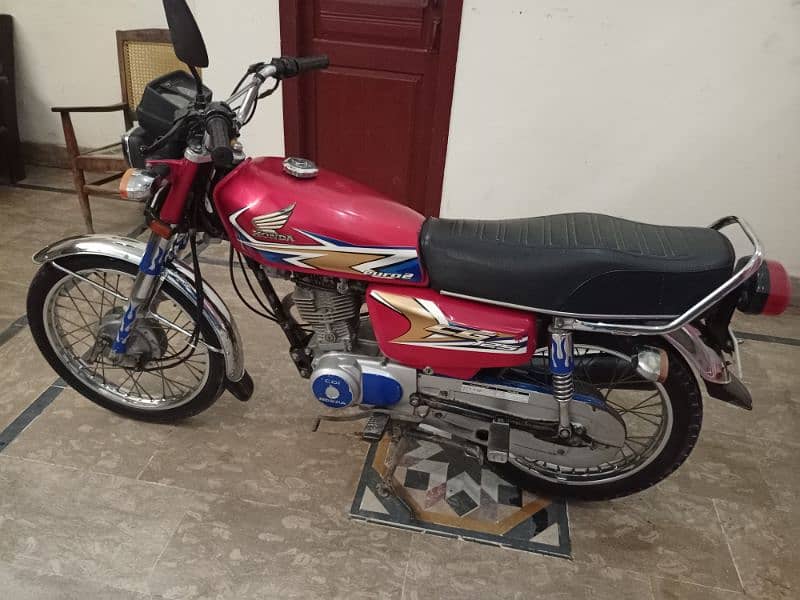 Honda 125 Bike for sale red color good condition 0