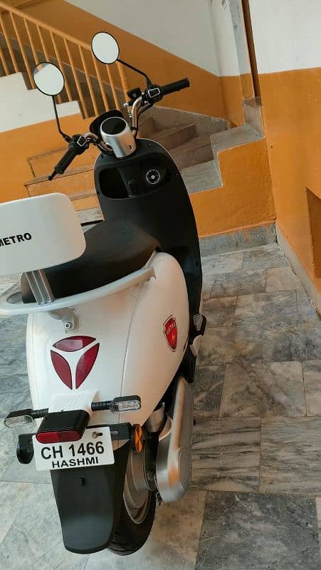 Metro Electric Bike 3