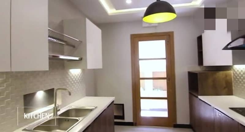 BEAUTIFULL UPPER PORTION (10 MARLA )AVAILABLE FOR RENT 1