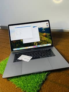 Apple MacBook pro 2018 15inch i. 9