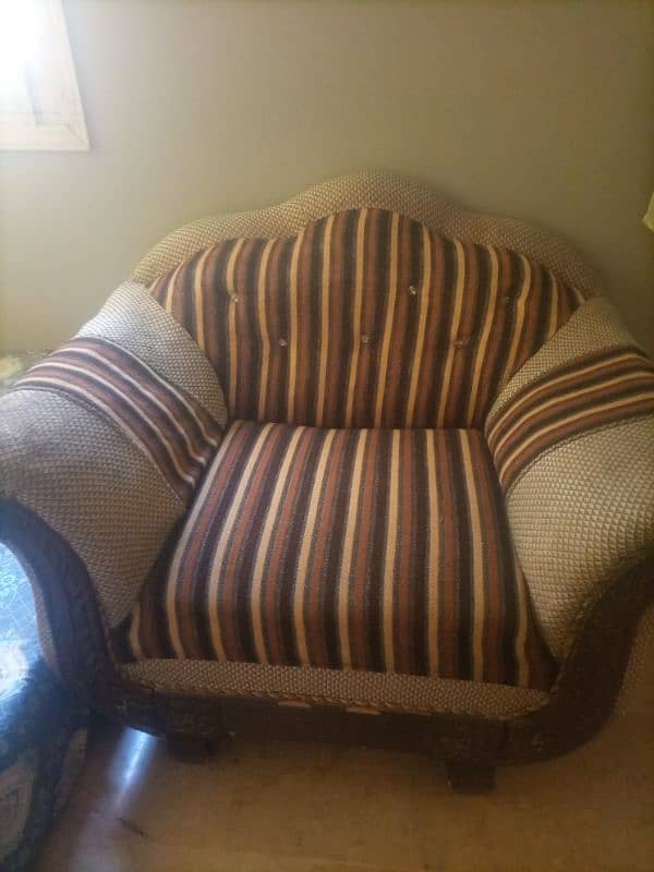 5 seater sofa set used in good condition 2