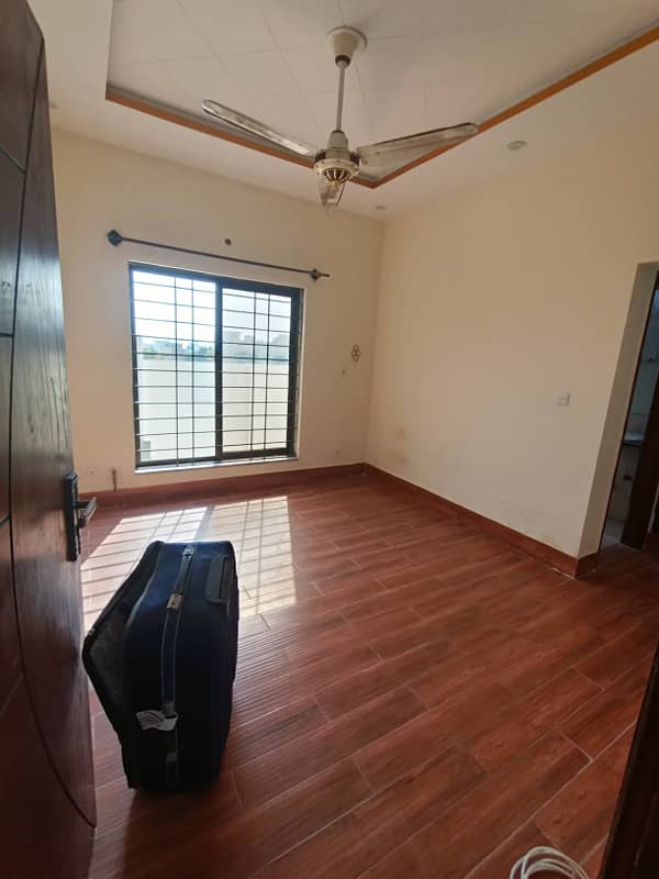 Modern 5 Marla House for Rent 0