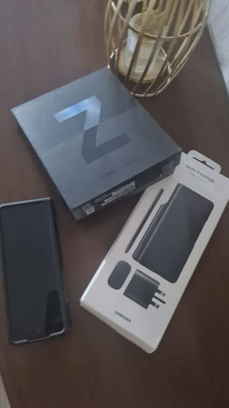 Samsung galaxy z fold 3 12gb 256gb with Box both screens perfect 0