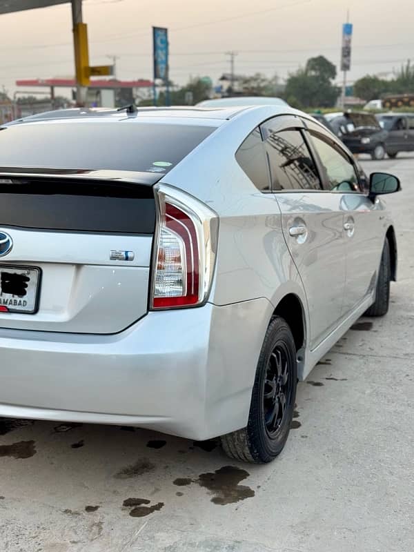 Toyota Prius 2012 1