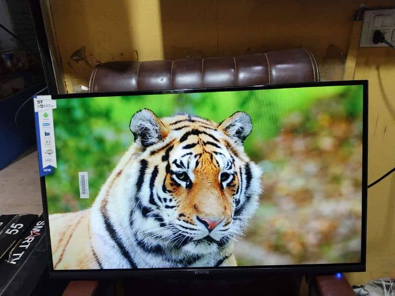 32 inch Smart WiFi Frameless LED TV 1