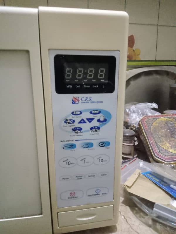 i m selling my microwave oven in a very good condition 2