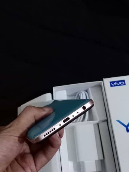 Vivo Y19 256Gb Rom+ 8Gb Ram. 5000mah Battery with Genman Charger & Box 4